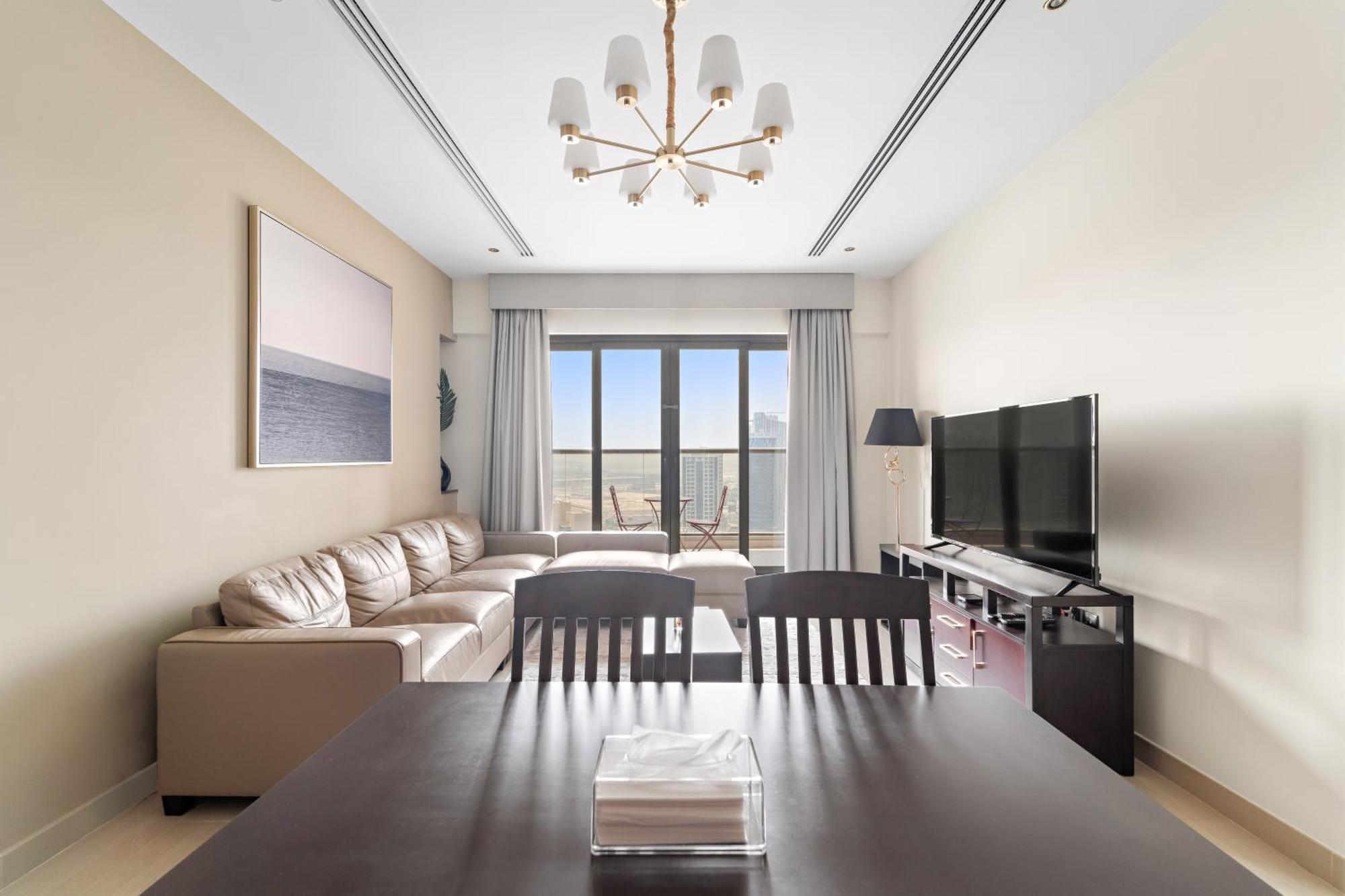 Big 1 Bedroom Close To Downtown * Dubai